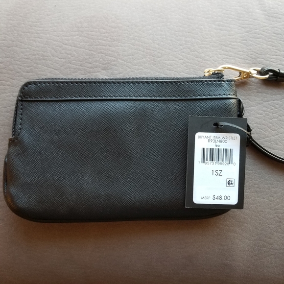 DKNY - NWT - Bryant wristlet in leopard print